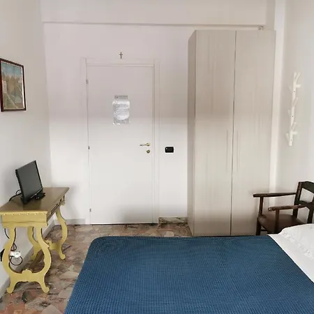 Sciacchithouse *