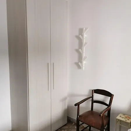 Sciacchithouse Guest house 3*