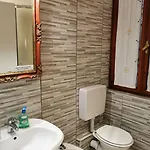 Sciacchithouse
