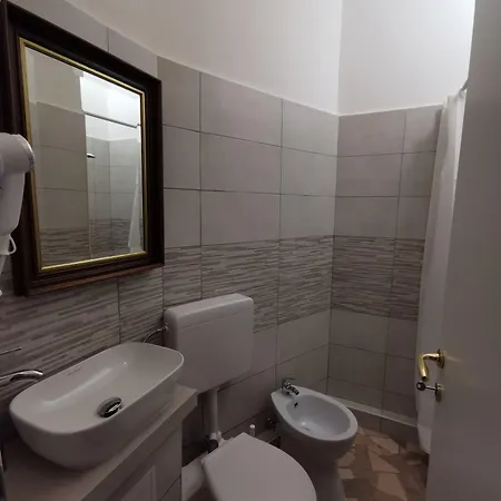 Sciacchithouse 3*
