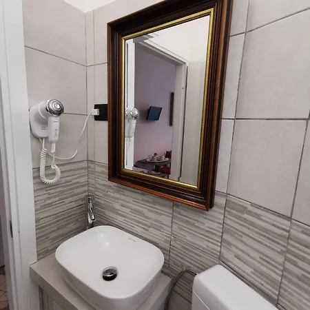 Sciacchithouse 3*