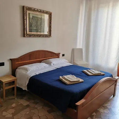 Sciacchithouse Guest house *