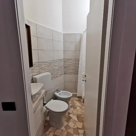 Sciacchithouse Guest house *