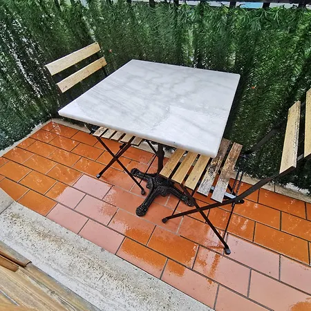 Sciacchithouse Guest house *