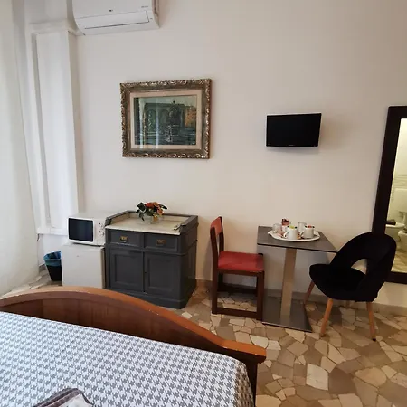 Sciacchithouse Guest house *